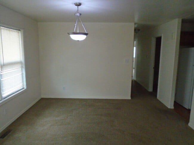 Building Photo - Great Duplex