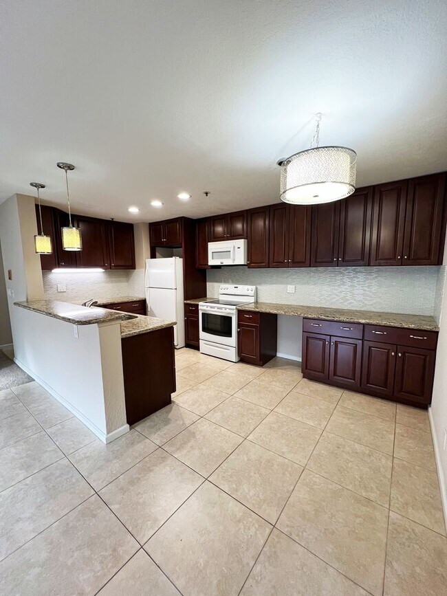 Foto del edificio - 2 Bed/2 Bath Upgraded Condo in Presidio Pl...