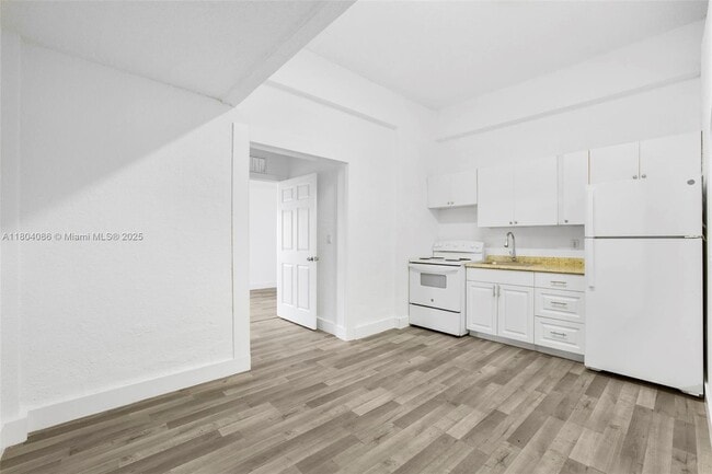 Foto del edificio - 2300 W Flagler St
