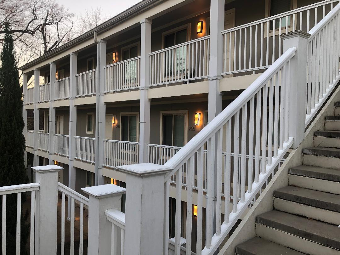 exterior scene - 1304 Elliott Dr