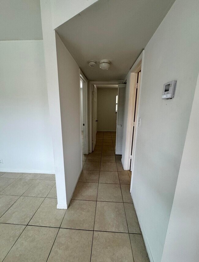 Foto del edificio - 101 NE 41st St