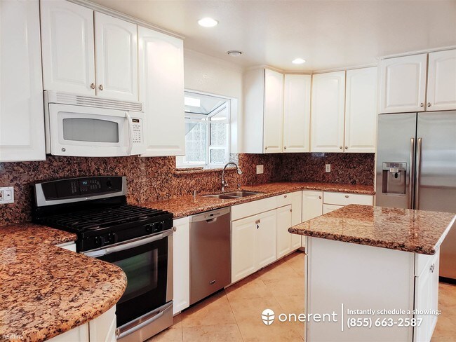 Building Photo - 4 br, 3.5 bath House - 13702 Malena Dr -