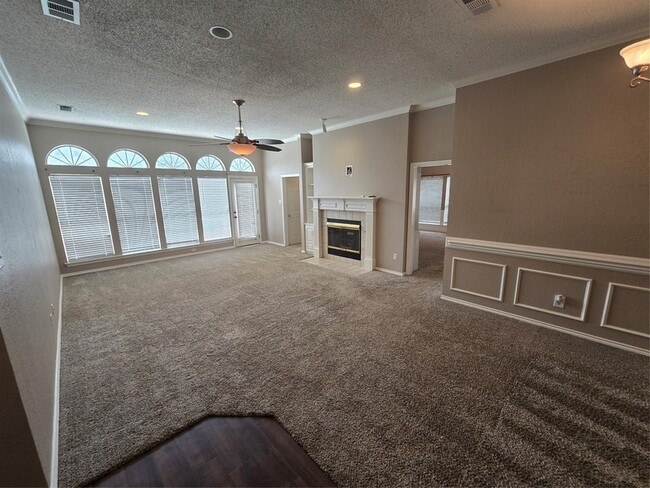 Building Photo - 2609 Classic Ct E