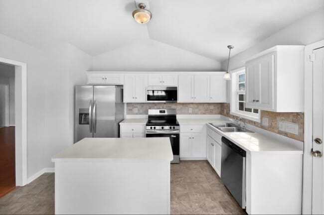 Building Photo - 100 Waterford Dr