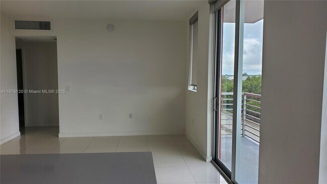 Foto del edificio - 7875 NW 107th Ave