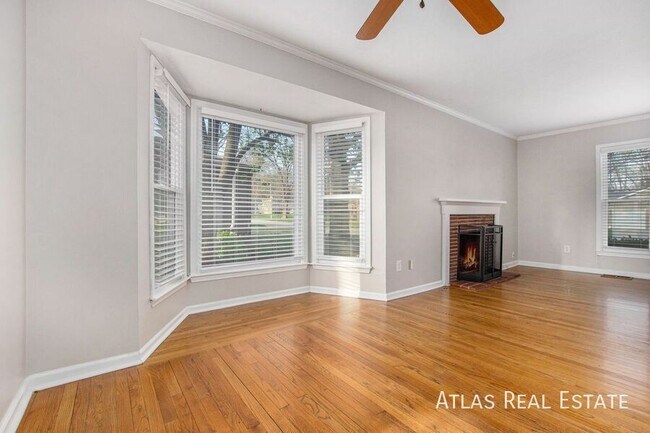 Foto del edificio - 8036 Reinhardt Ln