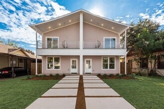 Building Photo - 632 Melba St