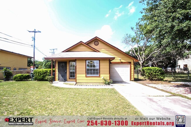 Building Photo - 2-Bedroom Home with Spacious Backyard Near...