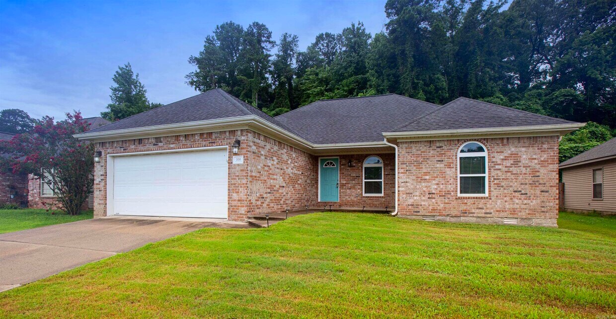 Primary Photo - 558 Wisteria Dr