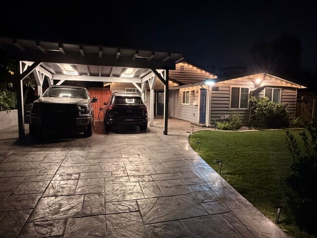 Building Photo - 11260 Orion Ave