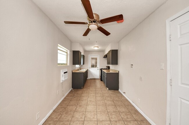 Building Photo - 10506 Sierra Dr