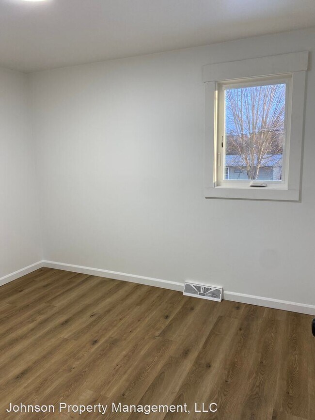 Building Photo - 4 br, 1 bath House - 2403 W. Rosewood Ave.