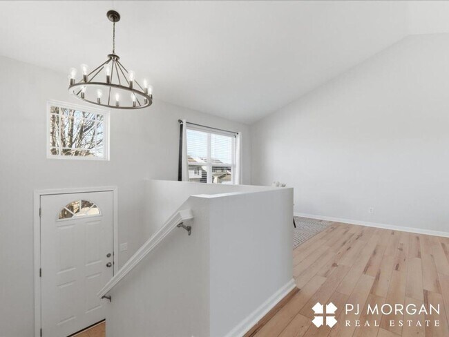 Foto del edificio - Relax by the fire in this beautiful rental home!