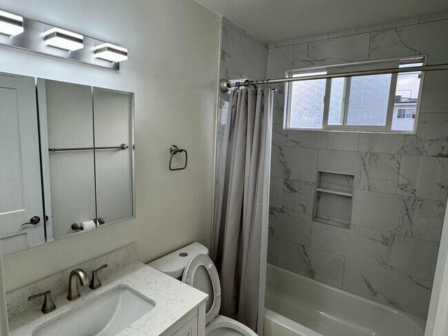 Foto del edificio - 421 E Acacia Ave