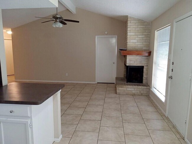 Building Photo - 4531 Towergate Dr