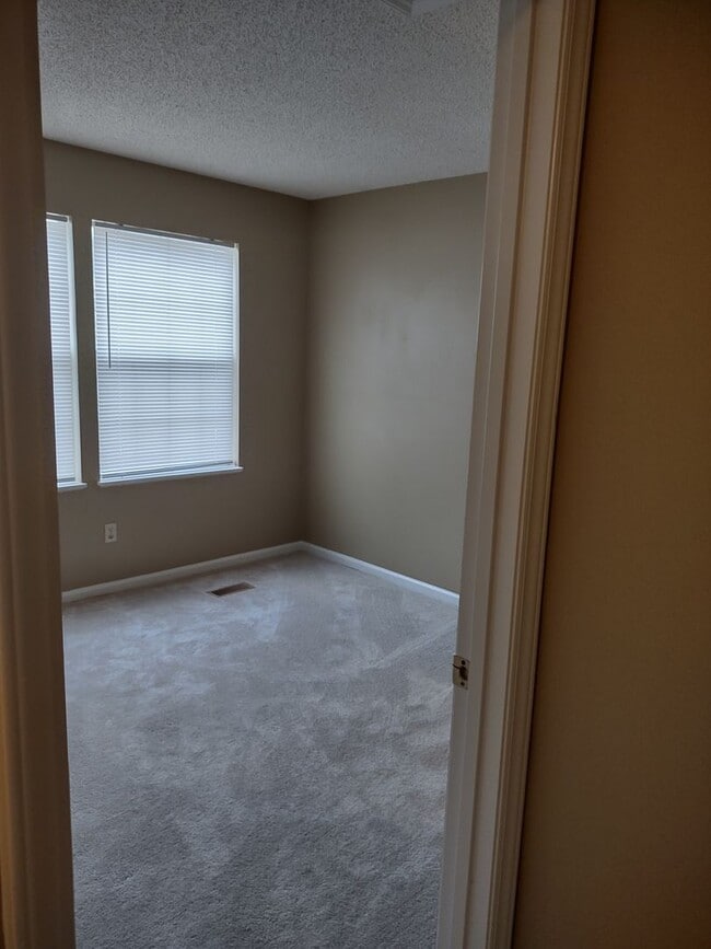 Building Photo - 202 Hookston Way