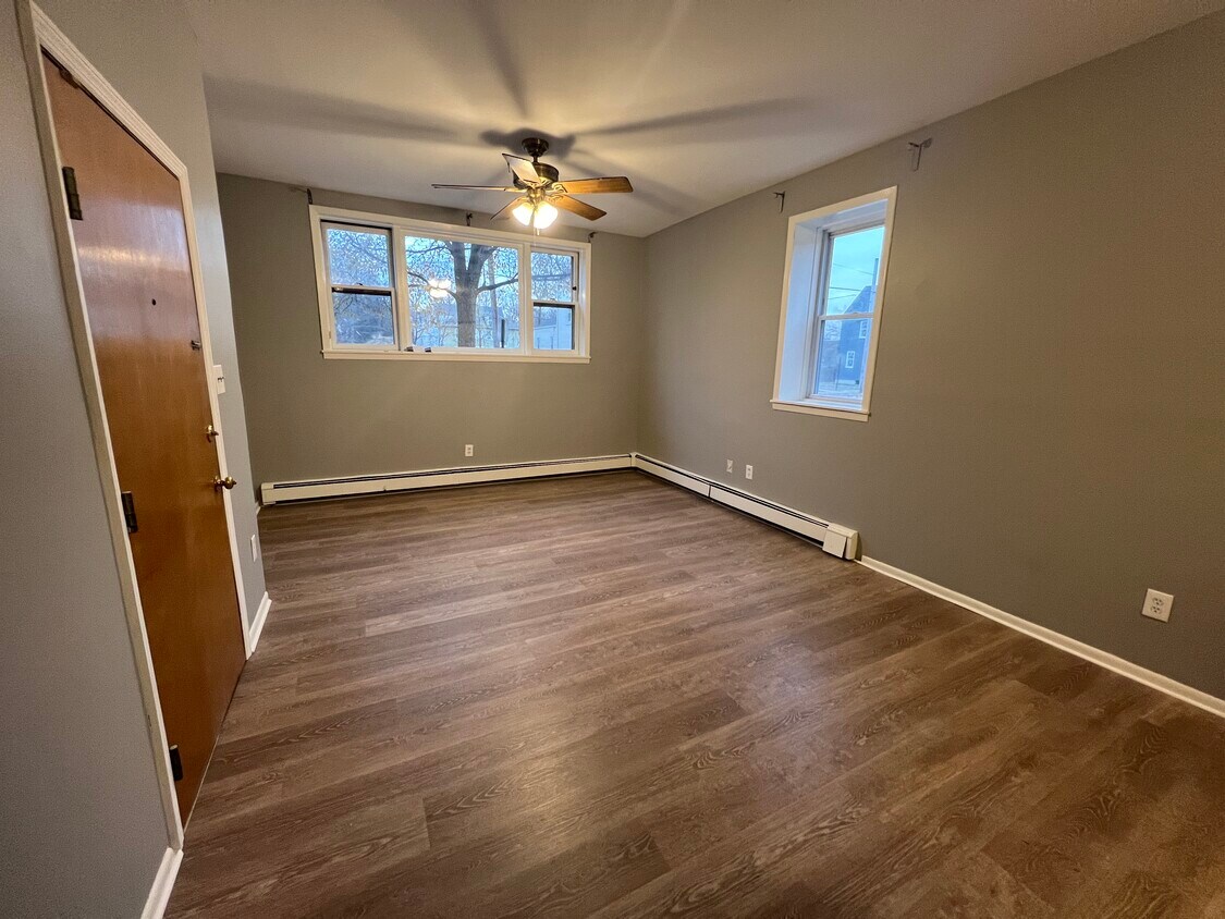 Foto principal - 130 Forest St