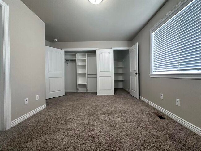 Foto del edificio - 465 N 2650 W