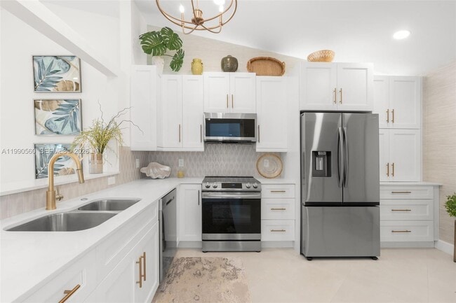 Foto del edificio - 15465 Lake Magnolia Pl