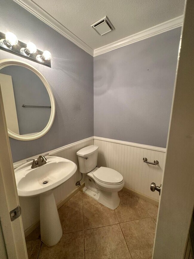 Foto del edificio - 3 BD/2.5 BA AVAILABLE IN GATED COMMUNITY I...