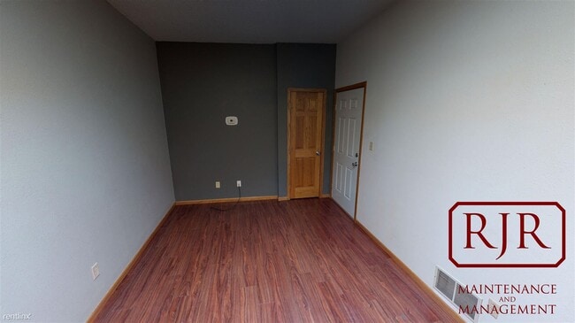Building Photo - 116 N 5th St