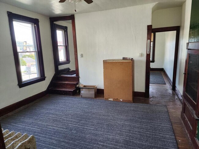 Building Photo - 702 Menoher Blvd