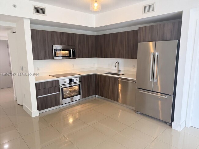 Foto del edificio - 488 NE 18th St