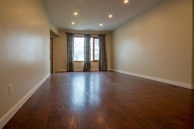 Photo du bâtiment - 868 Kernaghan Ave