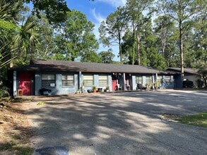 Building Photo - 904 SW 62nd Terrace