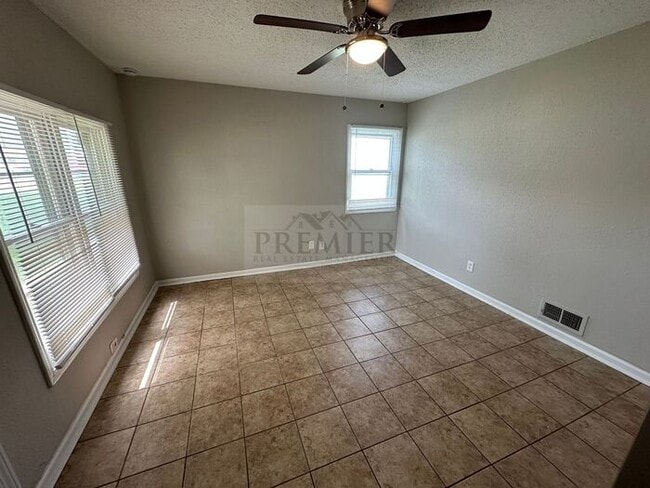 Building Photo - 6108 E 153rd Terrace Grandview Cozy 2 Bedr...