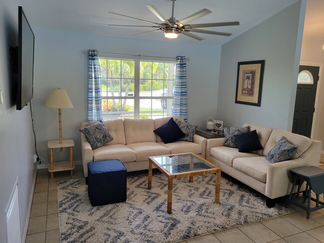 Living Room - 11771 Tawas Ct