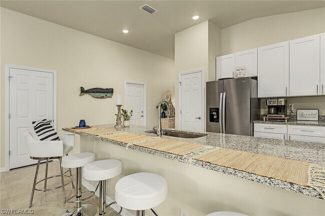 Building Photo - 703 NE Juanita Ct
