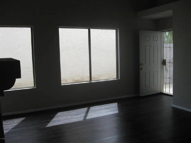 Building Photo - 2130 W Beaubien Dr
