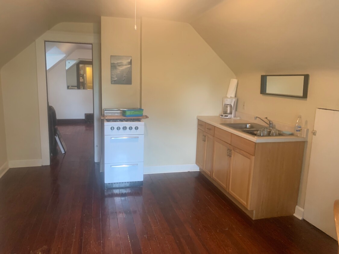 Kitchen - 1209 Bonnieview Ave
