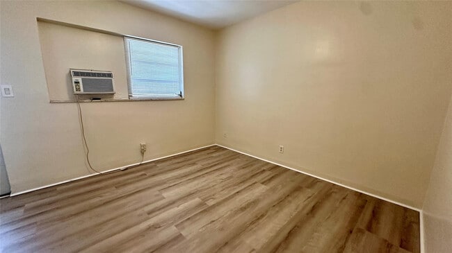 Building Photo - 505 NE 4th Ave