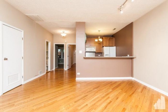 Foto del edificio - 3 bedroom in CHICAGO IL 60614