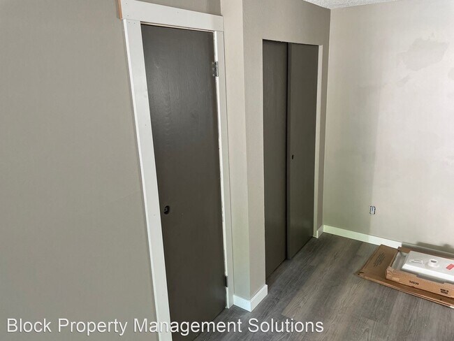 Building Photo - 1 br, 1 bath House - 519 Burnett Ave S # 1