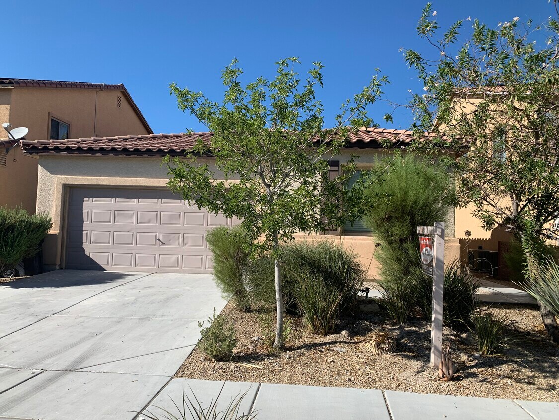 Primary Photo - 4320 Desert Park Ave