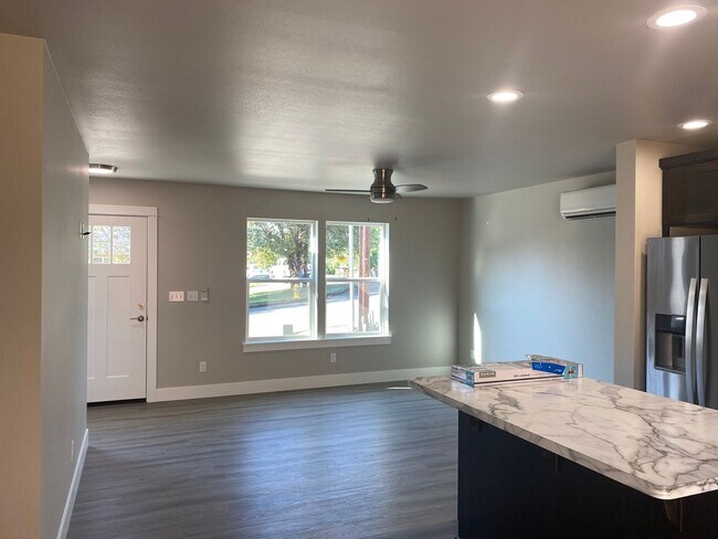 Foto del edificio - 3 Bedroom 2.5 Bath Townhouse!