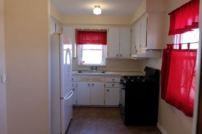 Building Photo - 28141 Brentwood St