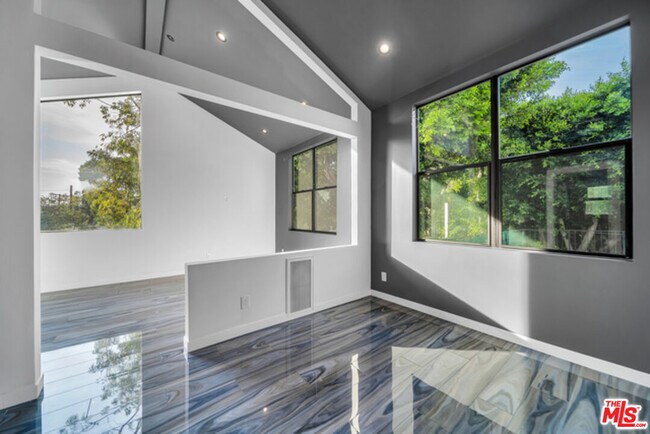 Foto del edificio - 2652 Lisco Pl