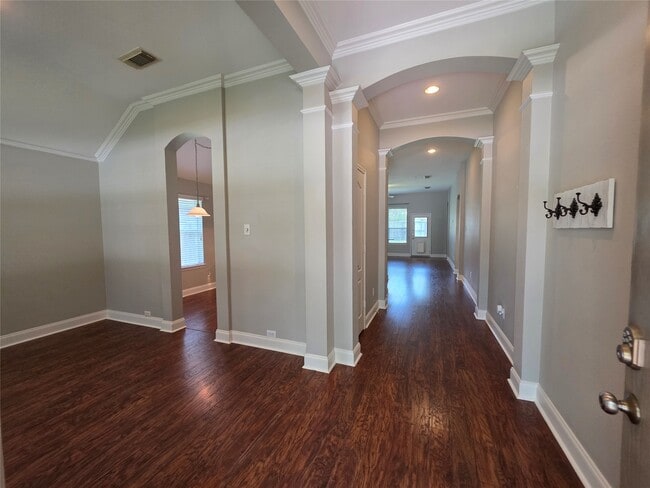 Foto del edificio - 395 Livingstone Ln