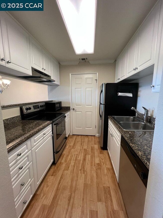Building Photo - 460 Bollinger Canyon Ln