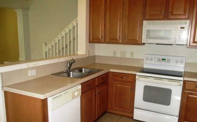 Building Photo - 8466 Drayton Park Dr