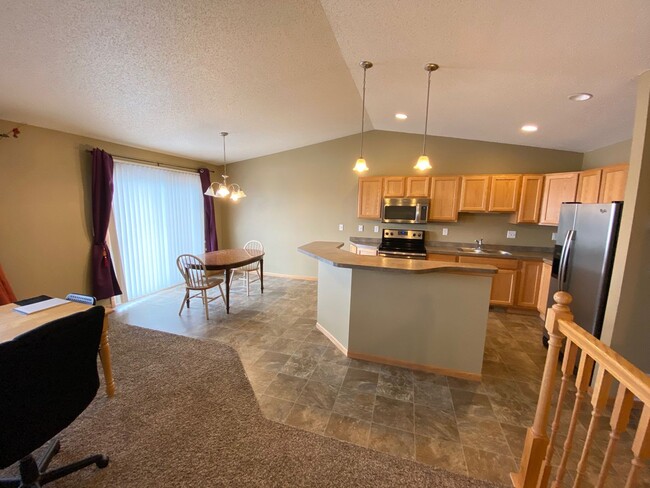 Building Photo - 3 Bed 2 Bath Twin-Home