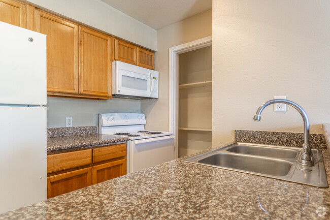 Kitchen - Ferry Road Apartments