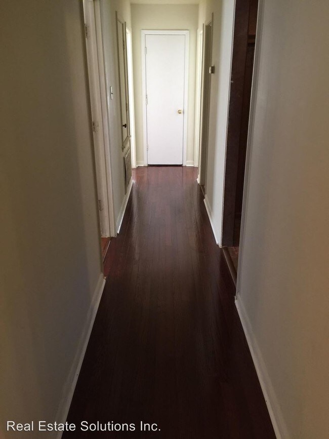 Building Photo - 6549 Lake Forest Dr