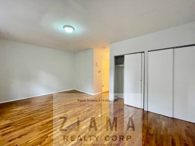 Building Photo - 142 St Pauls Pl