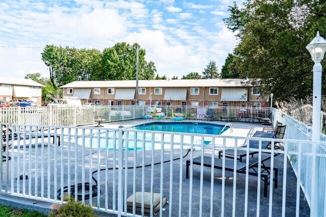 Building Photo - 153 Louella Dr