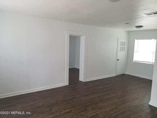 Foto del edificio - 3022 Belair Rd S
